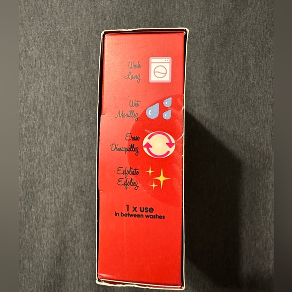 Brand new never opened Disney Makeup eraser 7 day set - Picture 2 of 4